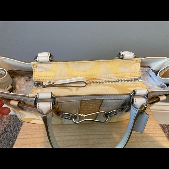 Coach Yellow/Cream  Logo Handbag * - Picture 5 of 5